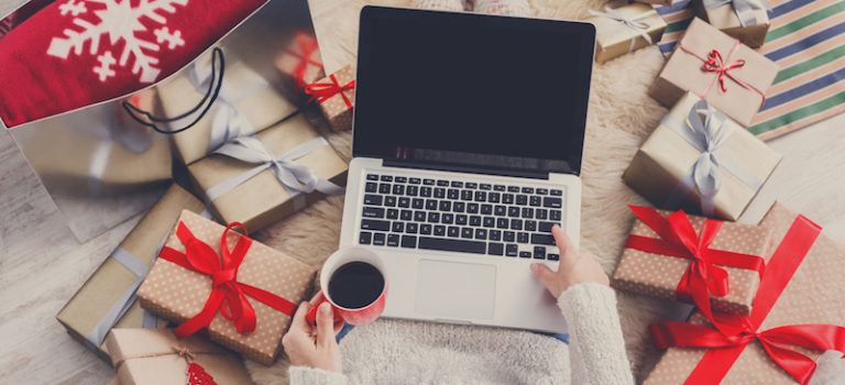 10 Online Holiday Shopping Stats That You Need to See